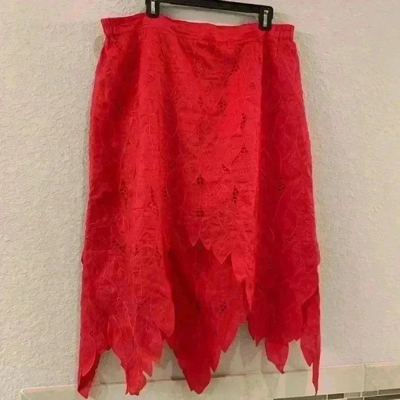 Gorgeous 100% linen skirt. Uniquely detailed hem.. - Picture 3 of 9